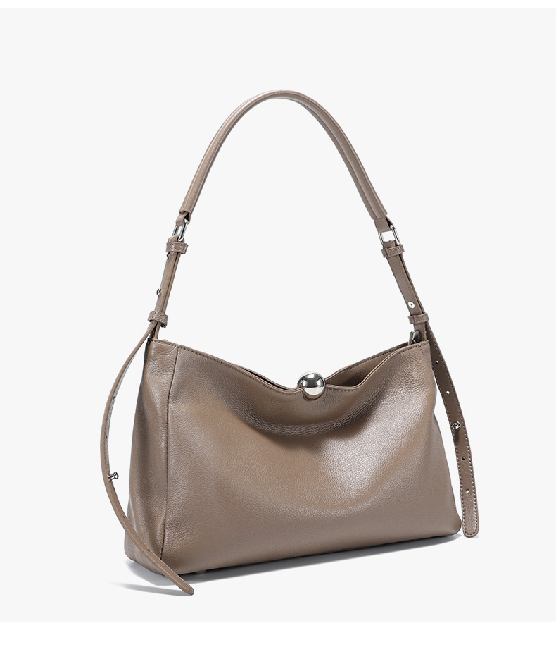 Women’s Leather Shoulder Bag – Timeless Minimalist Style Women’s Leather Shoulder Bag – Timeless Minimalist Style