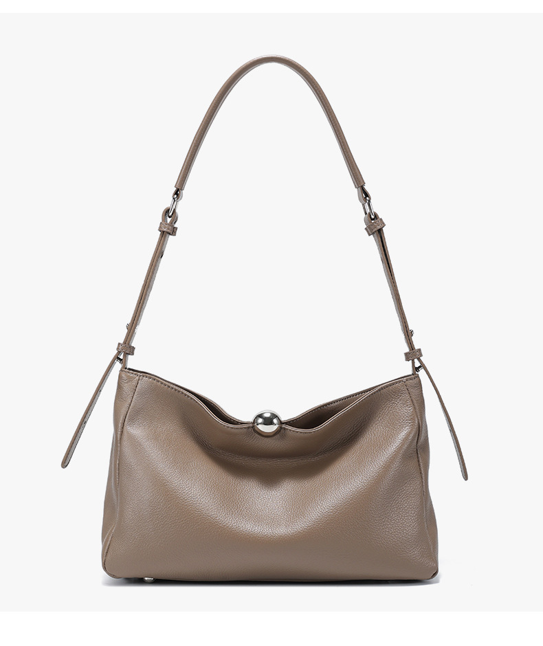 Women’s Leather Shoulder Bag – Timeless Minimalist Style Women’s Leather Shoulder Bag – Timeless Minimalist Style